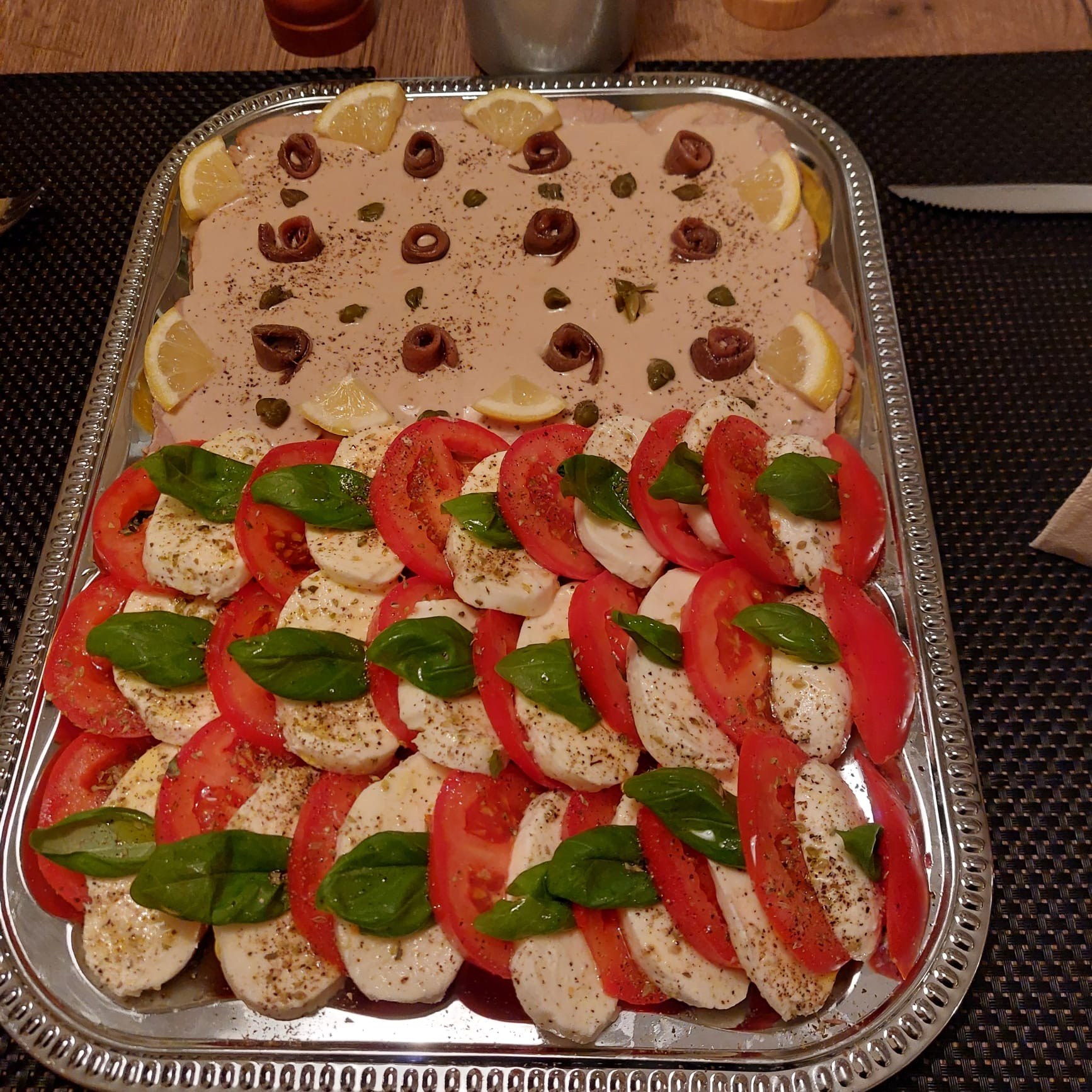 Tomaten, Mozzarella und italienische Vorspeisen